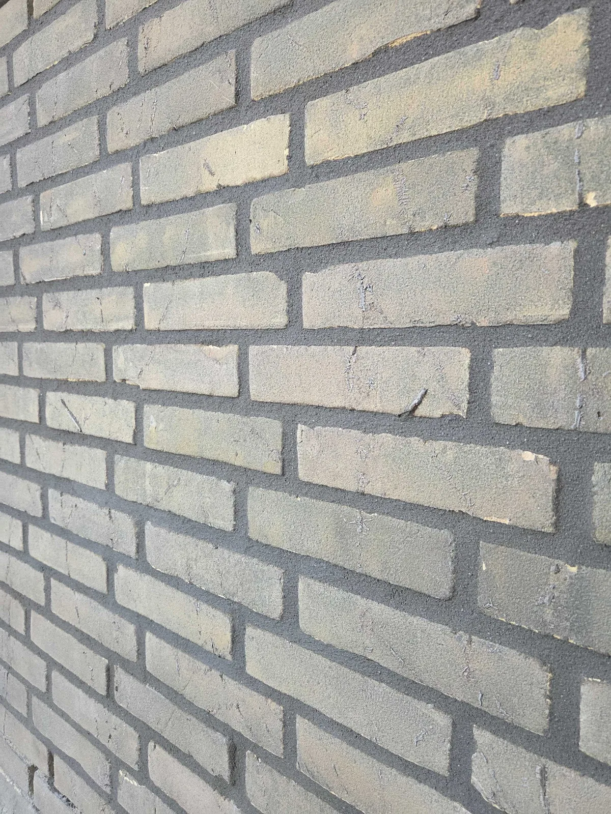 Bakstenen gevelbeeld uit het project in Hoogvliet.