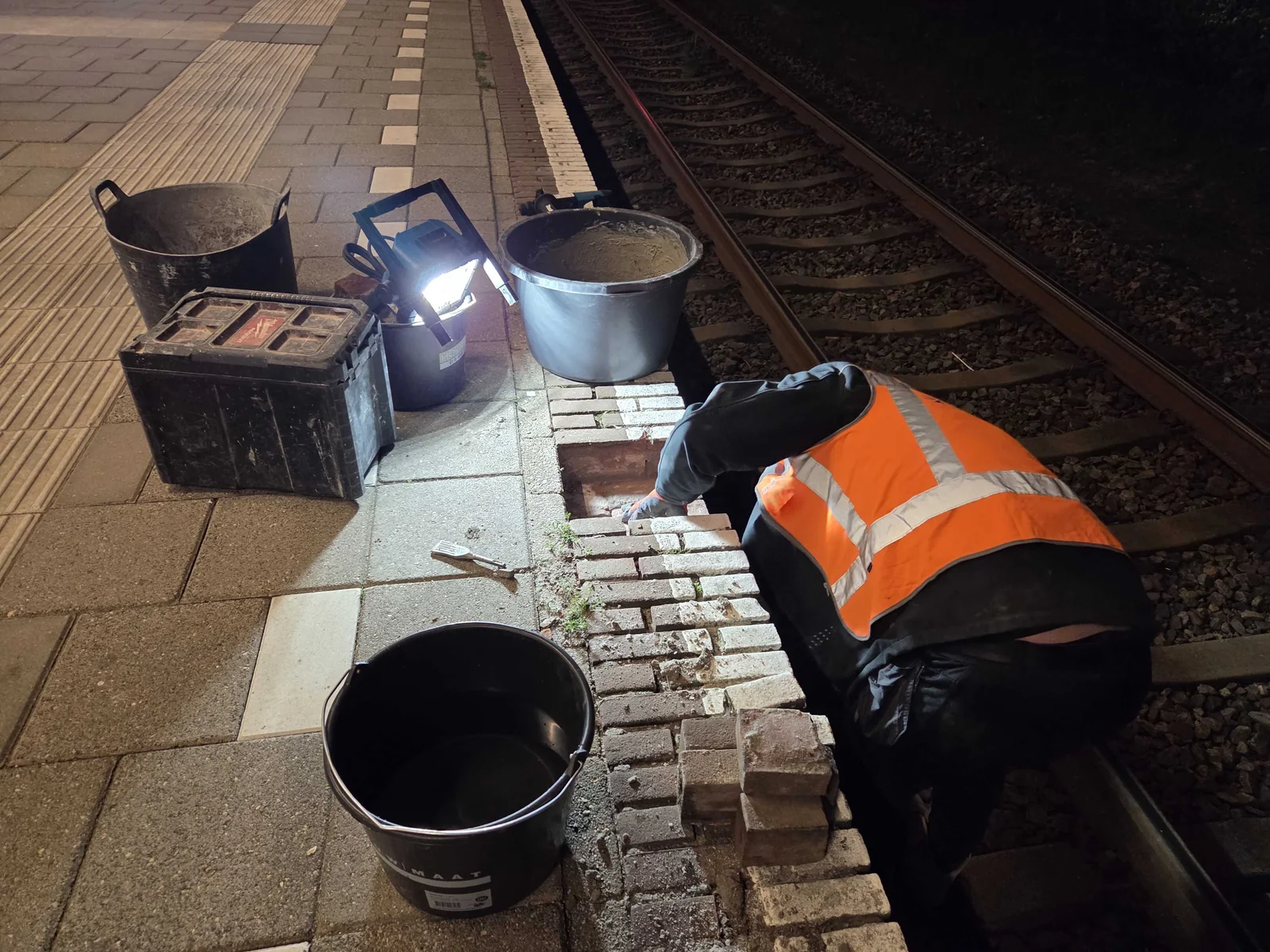 Metselwerk tijdens de klusopname in Santpoort Zuid.