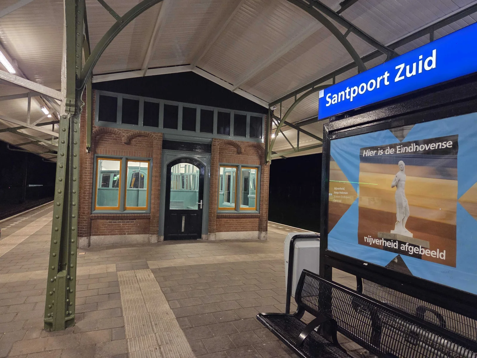 Gevelbeeld tijdens de klusopname in Santpoort Zuid.